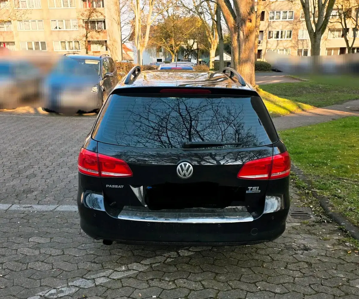 Gebraucht VW Passat 122 PS (89 kW) 2011 Schwarz Kombi