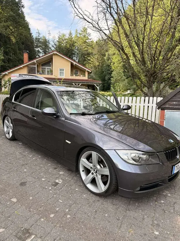 Gebraucht BMW 330 231 PS (169 kW) 2005 Grau Limousine