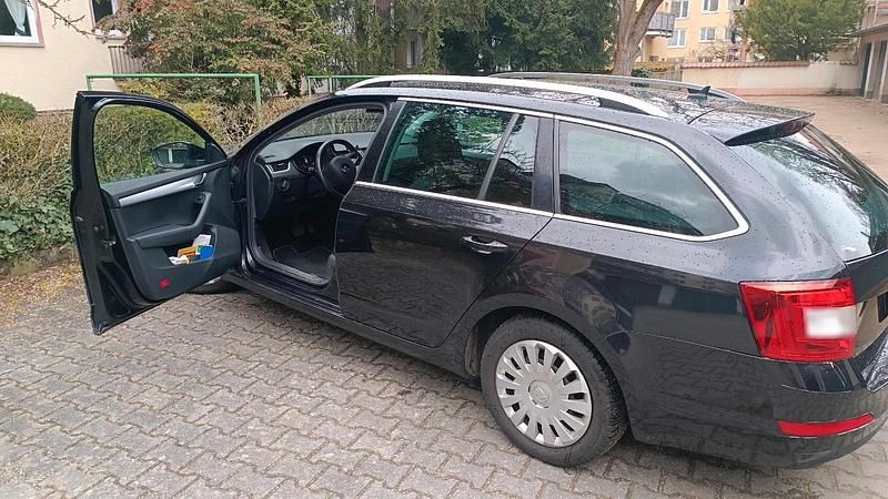 Gebraucht Skoda Octavia Elegance 140 PS (102 kW) 2015 Schwarz Kleinwagen