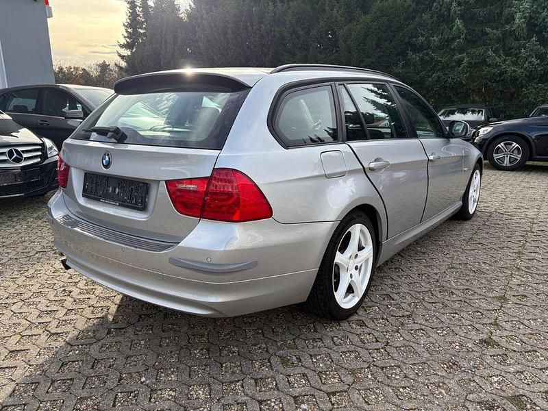 Gebraucht BMW 318 Comfort Edition 143 PS (105 kW) 2011 Titansilber Kombi