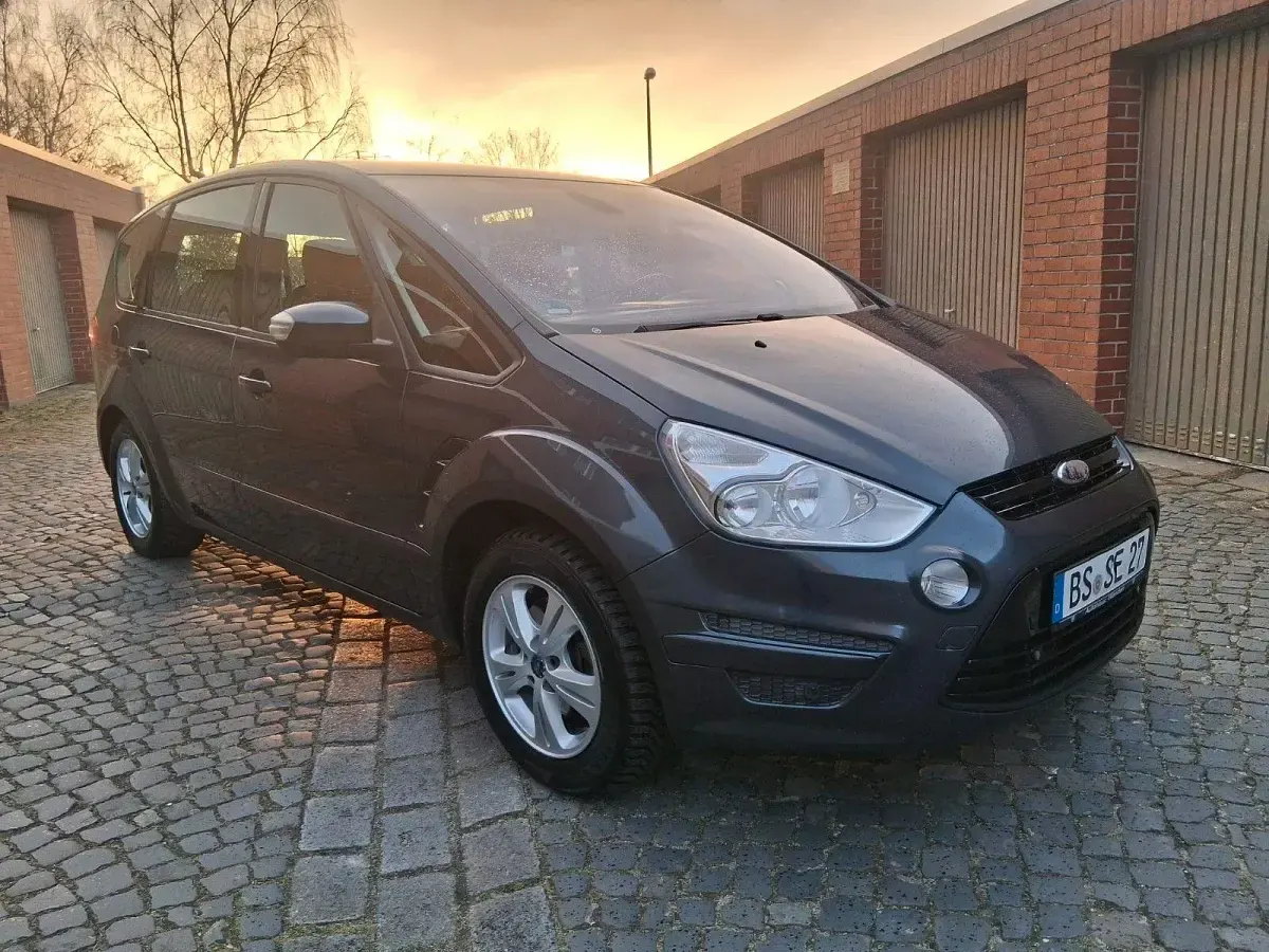 Gebraucht Ford S-MAX Titanium 116 PS (85 kW) 2010 Silber Van / Kleinbus