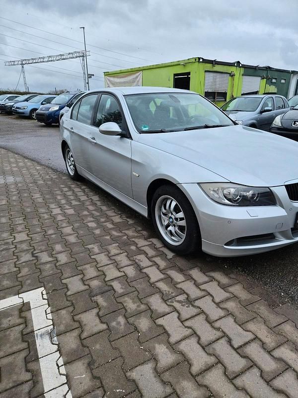 Gebraucht BMW 318 129 PS (94 kW) 2006 Silber Limousine