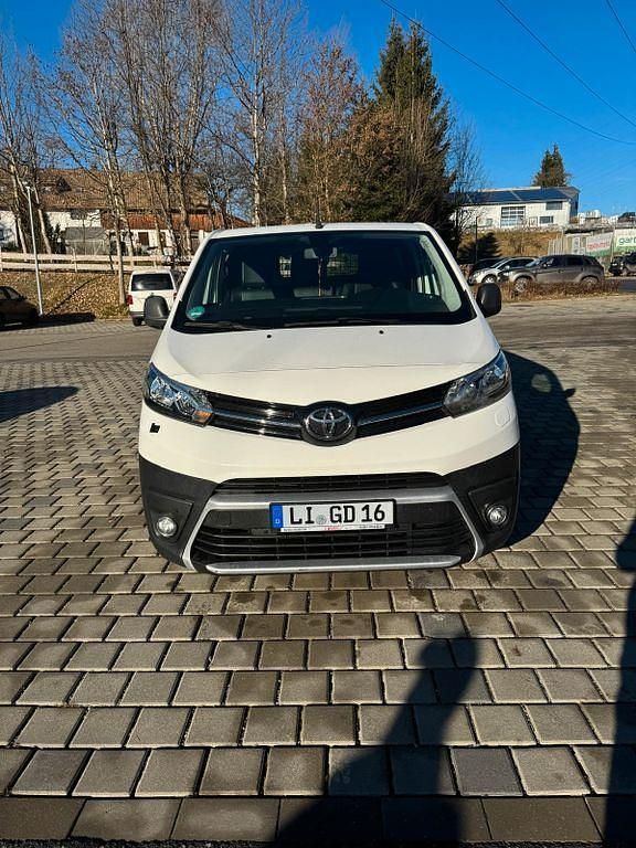 Weiß Gebraucht 2019 Toyota Proace Van / Kleinbus | 11.900 € (Superpreis) - Bild 1/4