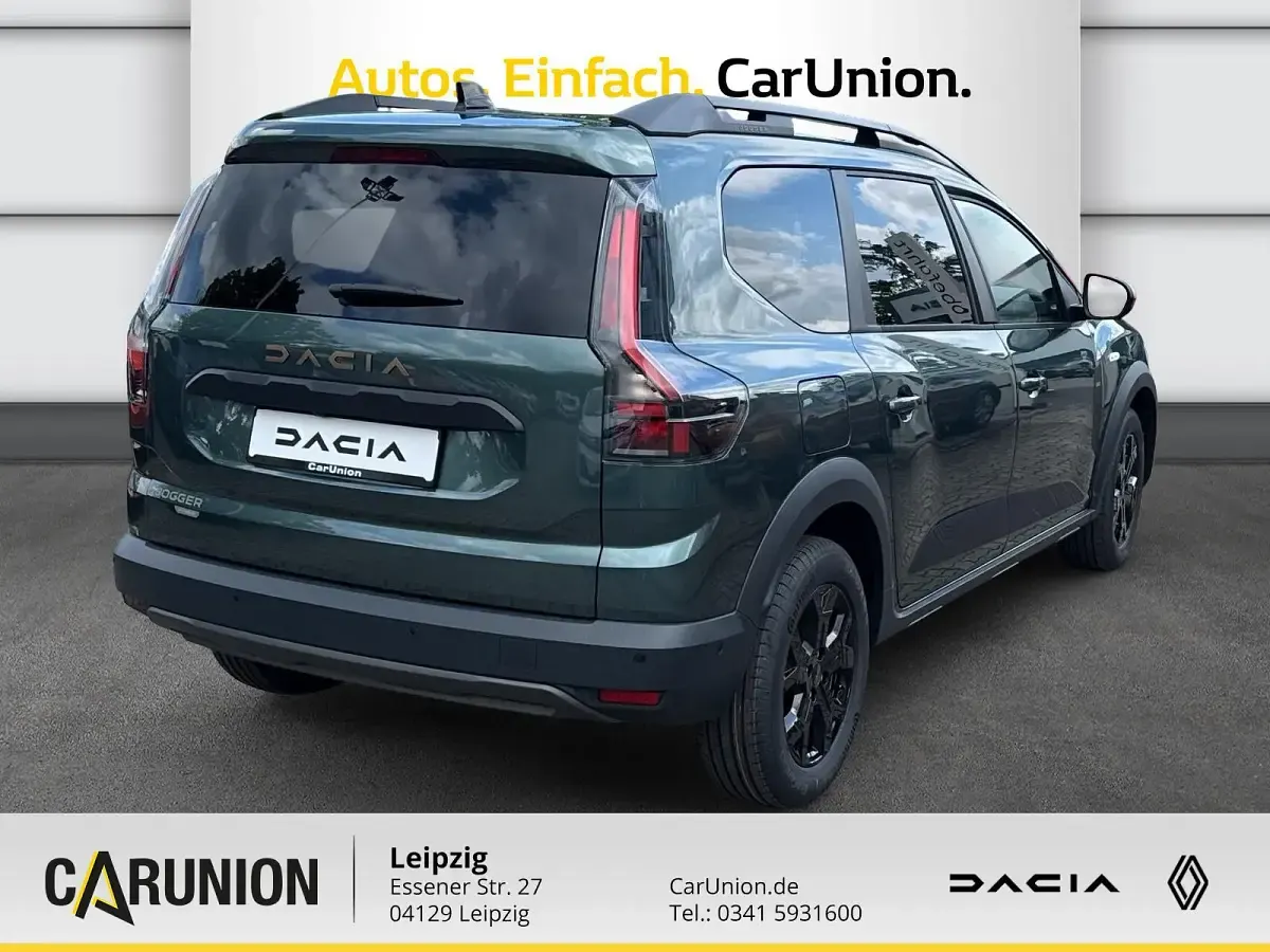 Neu Dacia Jogger Extreme 109 PS (80 kW) 2026 Zedergrün Van / Kleinbus