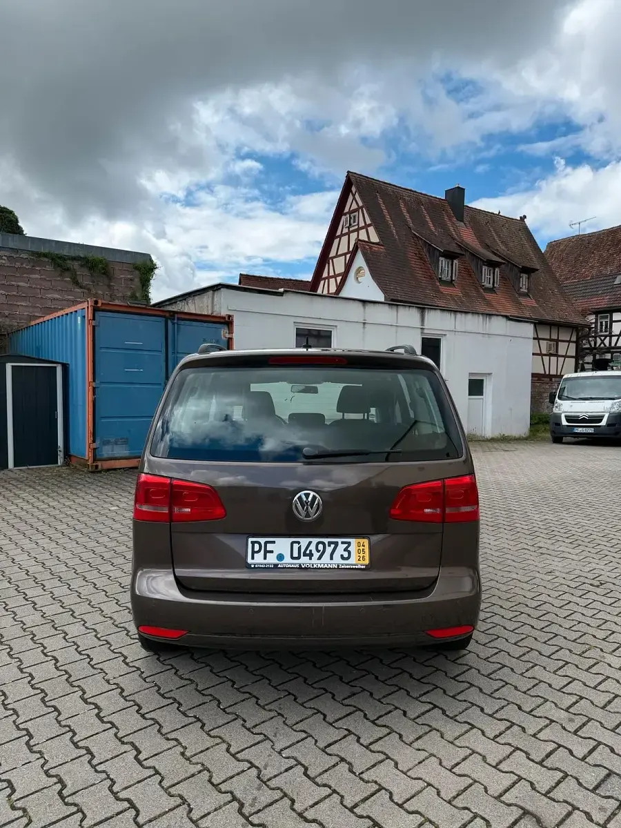 Gebraucht VW Touran 105 PS (77 kW) 2012 Braun Van / Kleinbus