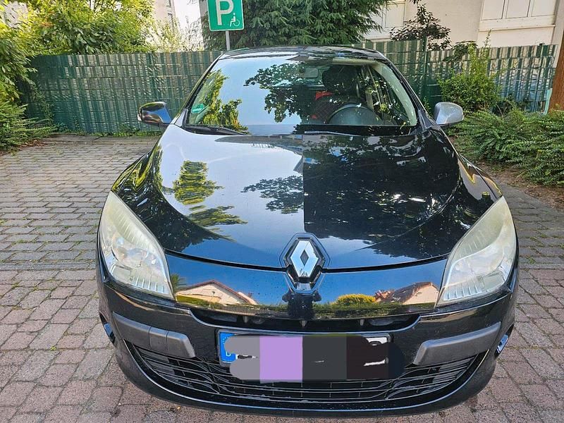 Schwarz Gebraucht 2011 Renault Mégane III Limousine | 4.750 € - Bild 1/4