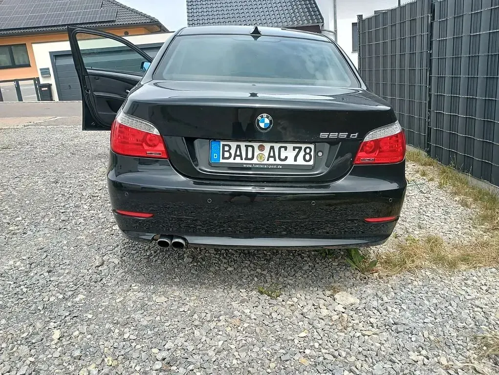 Gebraucht BMW 525 197 PS (144 kW) 2008 Schwarz Limousine