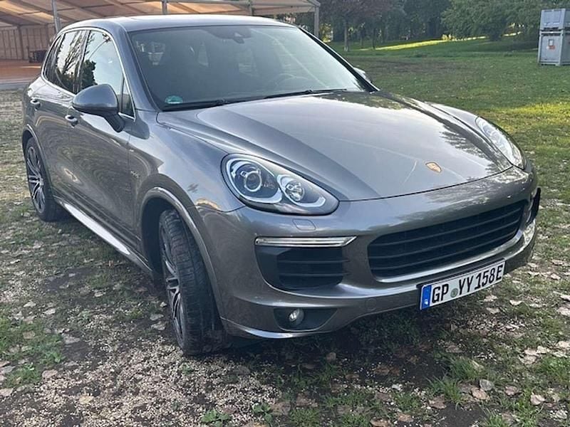 Grau Gebraucht 2017 Porsche Cayenne S E-Hybrid SUV | 46.000 € - Bild 1/4