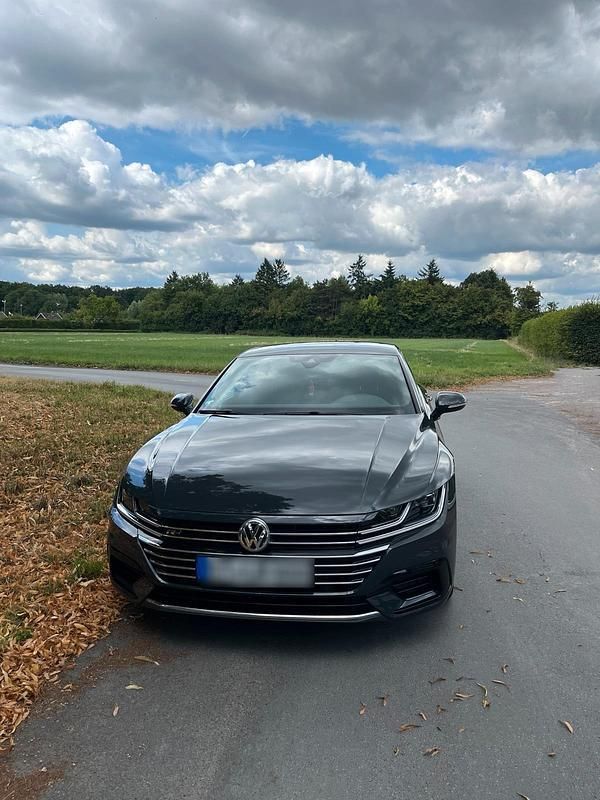 Grau Gebraucht 2019 VW Arteon Limousine | 25.299 € (Fairer Preis) - Bild 1/4