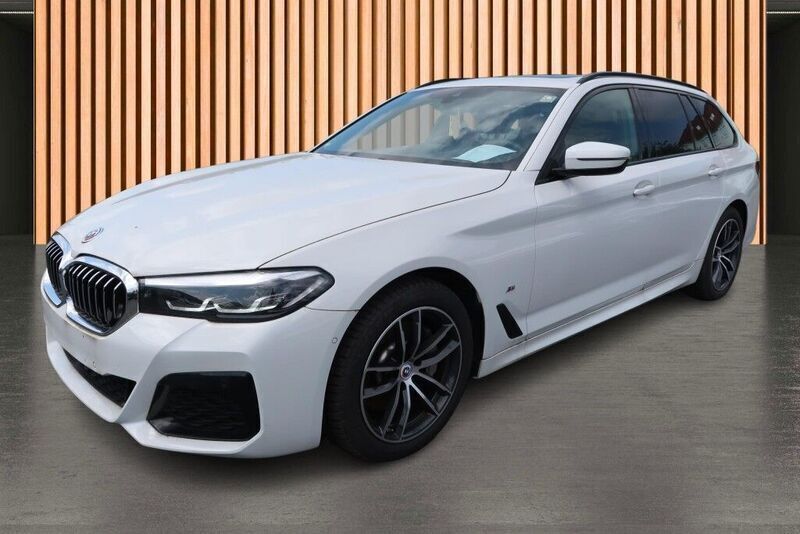 Weiss Gebraucht 2022 BMW 530 Shadowline Kombi | 41.980 € (Fairer Preis) - Bild 1/4