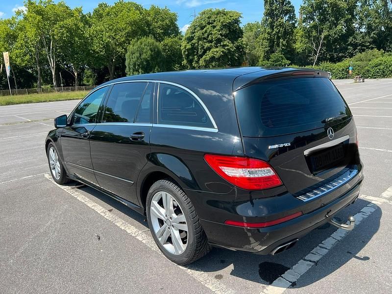 Usata Mercedes R350 265 CV (194 kW) 2012 Nero Monovolume