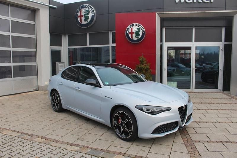 Grau Gebraucht 2024 Alfa Romeo Giulia Competizione Limousine | 39.900 € (Fairer Preis) - Bild 1/4