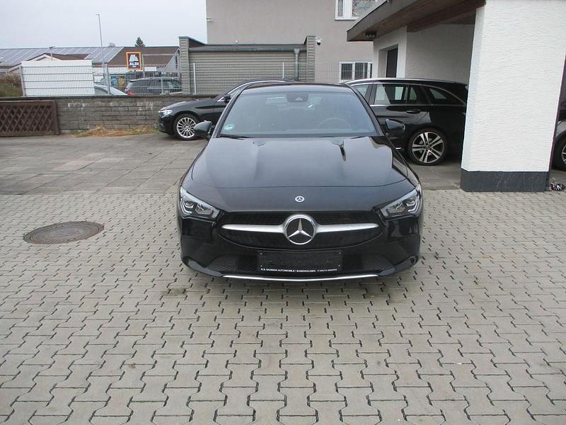 Gebraucht Mercedes CLA200 150 PS (110 kW) 2022 Schwarz Limousine