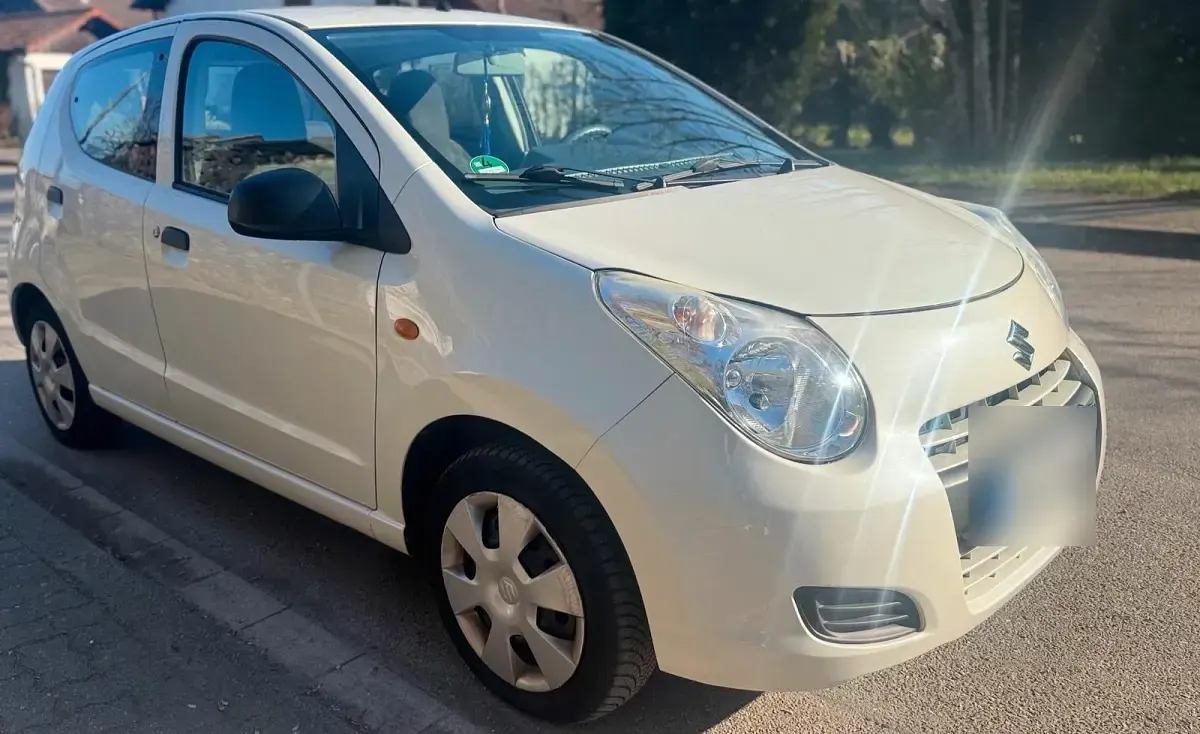Gebraucht Suzuki Alto Basic 68 PS (50 kW) 2011 Weiß Kleinwagen