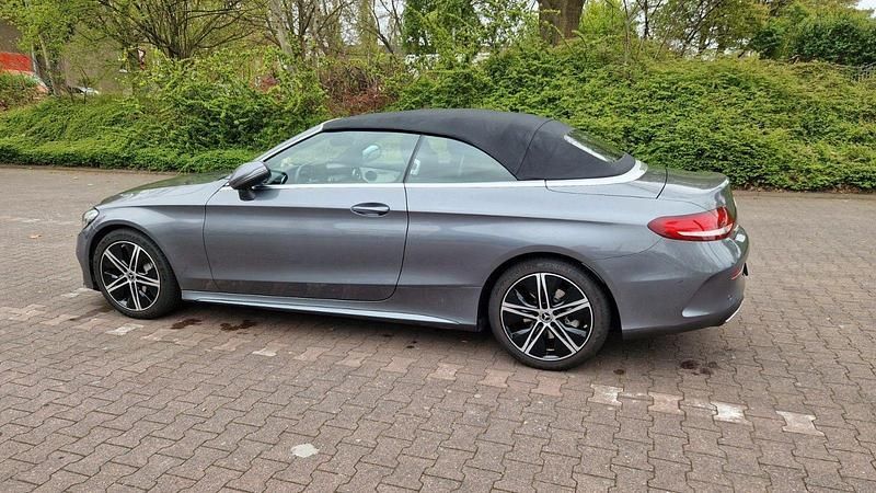 Grau Gebraucht 2018 Mercedes C250 AMG line Cabrio | 28.500 € (Guter Preis) - Bild 1/4