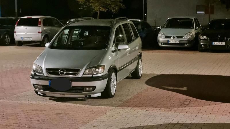 Silber Gebraucht 2003 Opel Zafira Van / Kleinbus | 900 € (Superpreis) - Bild 1/4