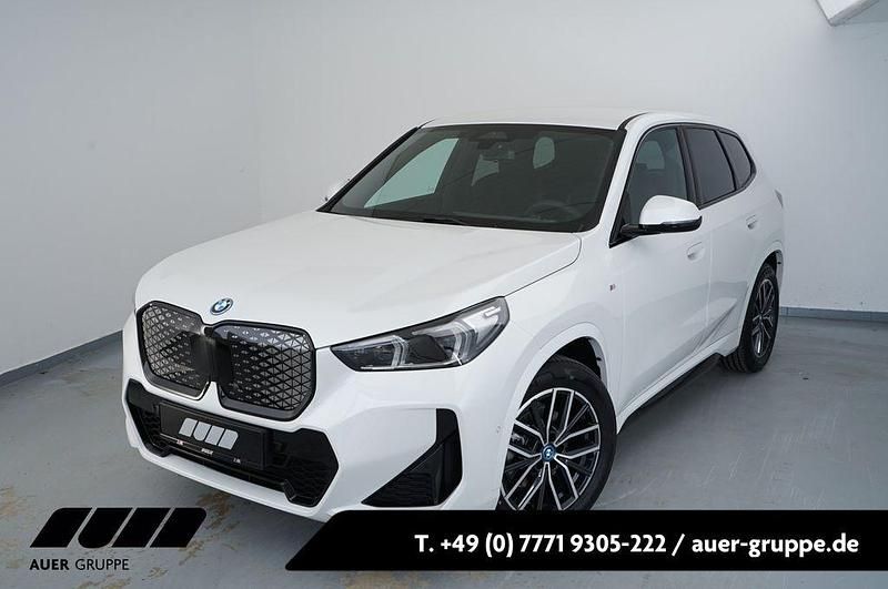 Weiß Gebraucht 2024 BMW iX1 M Sport SUV | 48.290 € (Etwas zu teuer) - Bild 1/4