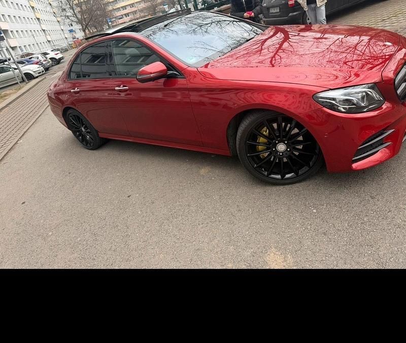 Rot Gebraucht 2016 Mercedes E200 AMG Limousine | 21.000 € (Fairer Preis) - Bild 1/4