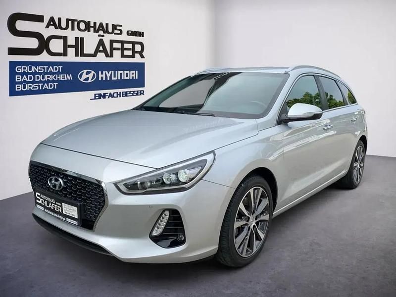 Platinum silver / mic Gebraucht 2018 Hyundai i30 Style Kombi | 14.990 € (Fairer Preis) - Bild 1/1