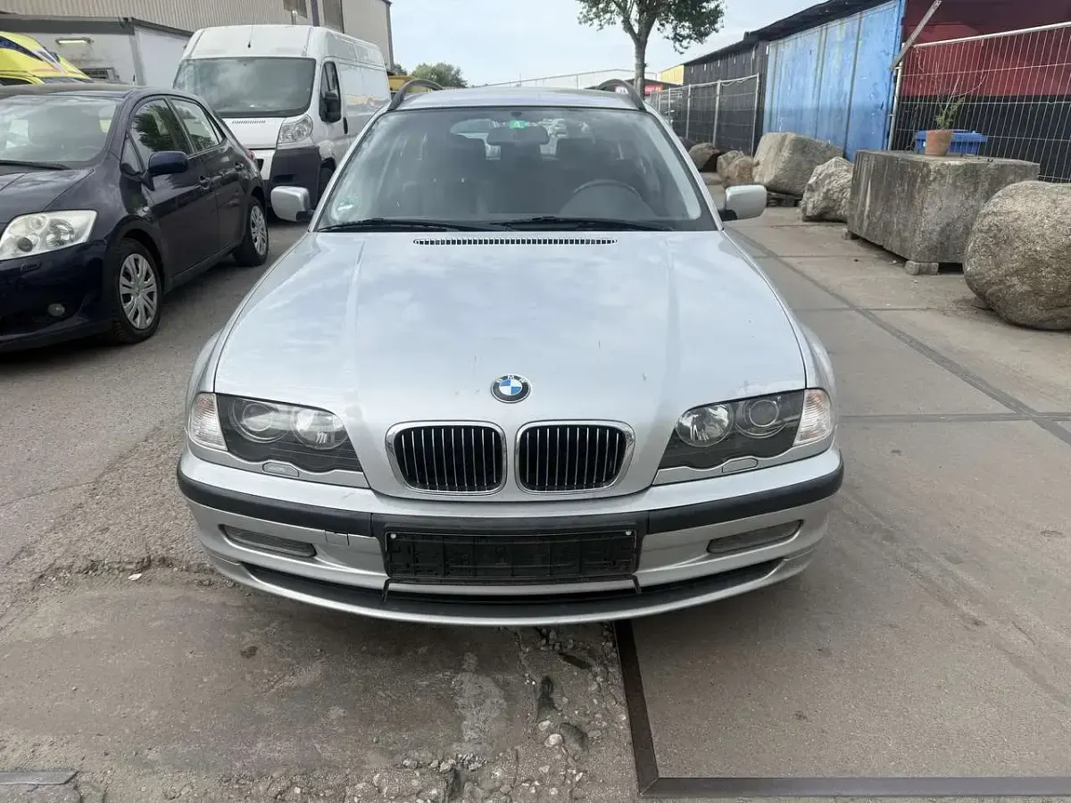 Gebraucht BMW 330 184 PS (135 kW) 2001 Silber Kombi