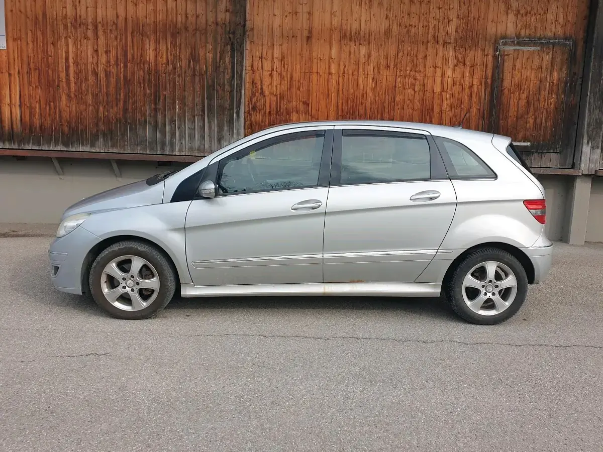 Gebraucht Mercedes B200 140 PS (102 kW) 2008 Silber Van / Kleinbus