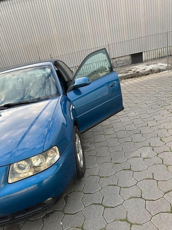 Blau Gebraucht 2003 Audi A3 Limousine | 1.950 € (Fairer Preis) - Bild 1/4