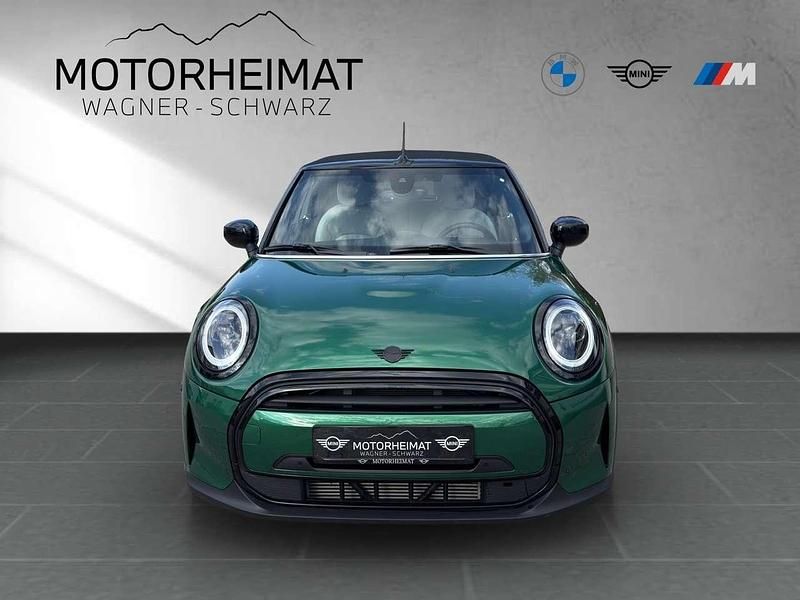 Gebraucht Mini Cooper Cabriolet Classic 136 PS (100 kW) 2023 British racing green metallic Cabrio