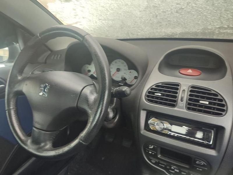 Gebraucht Peugeot 206 CC 109 PS (80 kW) 2003 Schwarz Cabrio