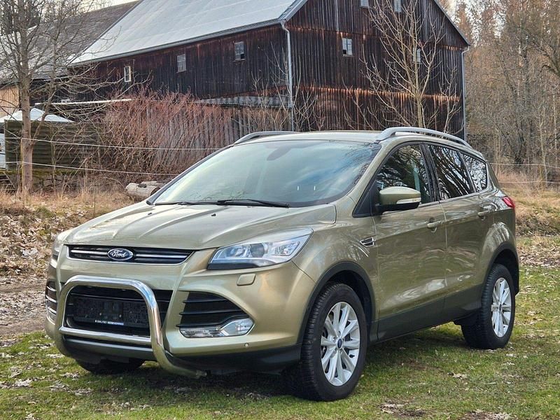 Gebraucht Ford Kuga Titanium 120 PS (88 kW) 2015 Gelb SUV