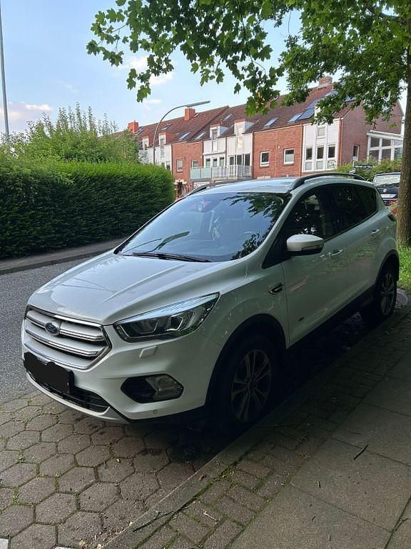 Gebraucht Ford Kuga 182 PS (133 kW) 2017 Weiß SUV
