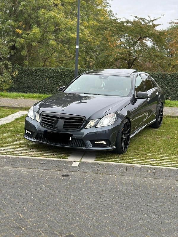 Gebraucht Mercedes E500 AMG 388 PS (285 kW) 2010 Grau Limousine