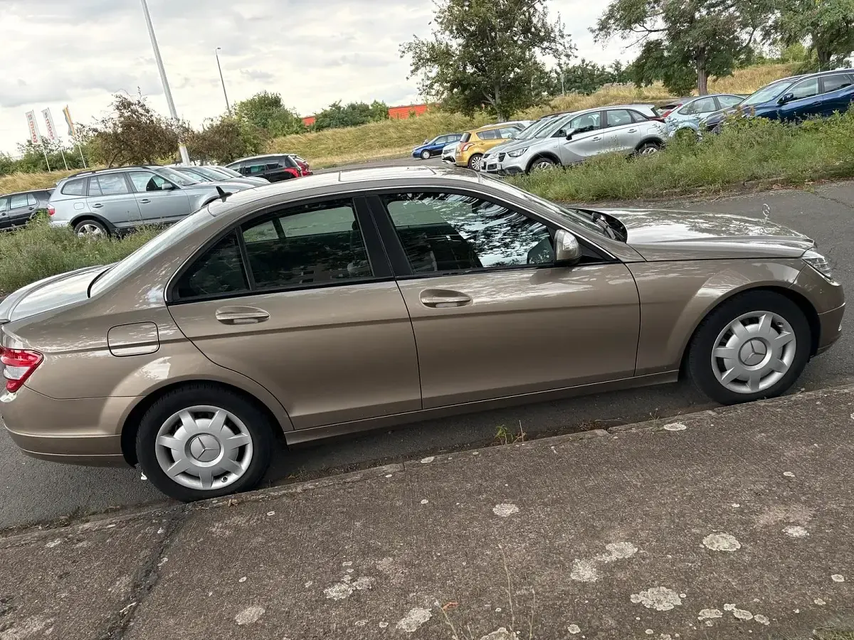 Gebraucht Mercedes C180 157 PS (115 kW) 2008 Beige Limousine