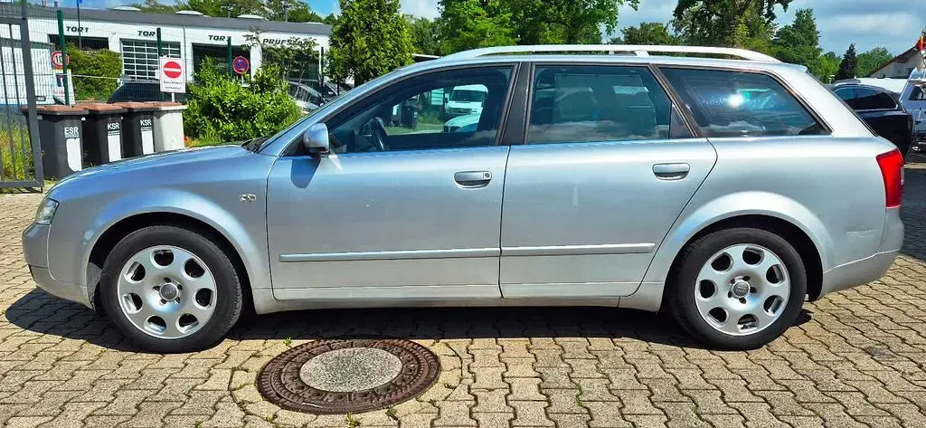 Używany Audi A4 Attraction 131 KM (96 kW) 2004 Srebrny Kombi