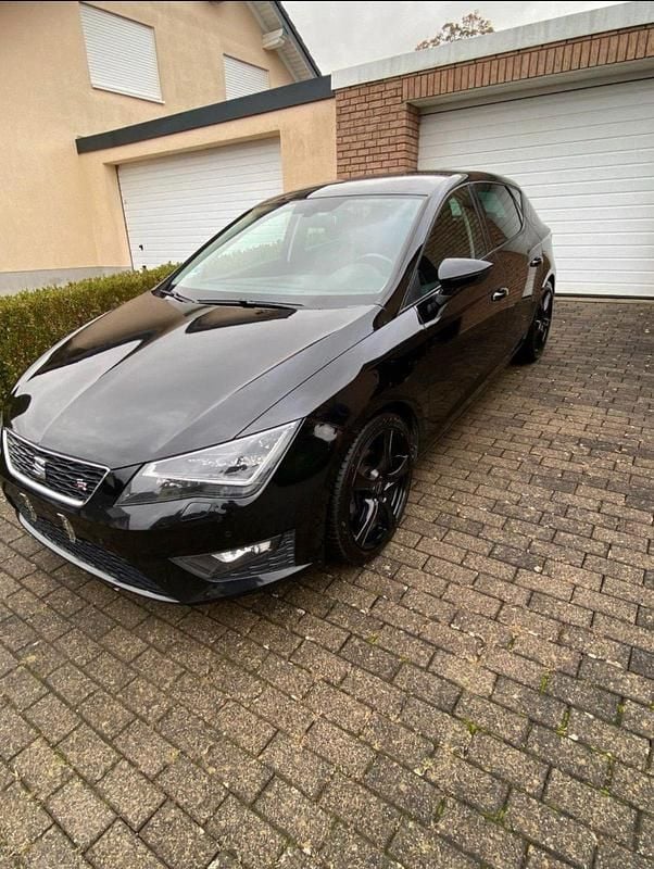 Schwarz Gebraucht 2016 Seat Leon FR Limousine | 8.800 € (Guter Preis) - Bild 1/4