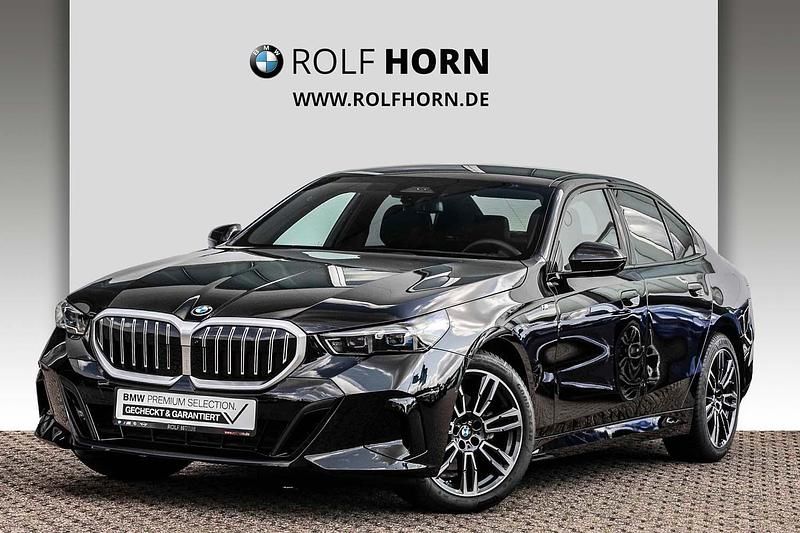 Schwarz Gebraucht 2024 BMW 520 Comfort Edition Limousine | 49.940 € (Guter Preis) - Bild 1/4