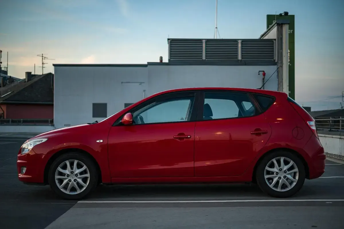 Gebraucht Hyundai i30 109 PS (80 kW) 2008 Rot Kleinwagen