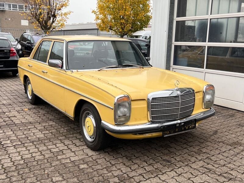 Gebraucht Mercedes 230 120 PS (88 kW) 1974 Gelb Limousine