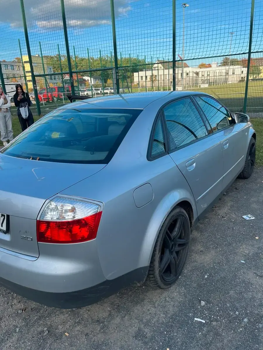 Gebraucht Audi A4 130 PS (95 kW) 2001 Silber Limousine