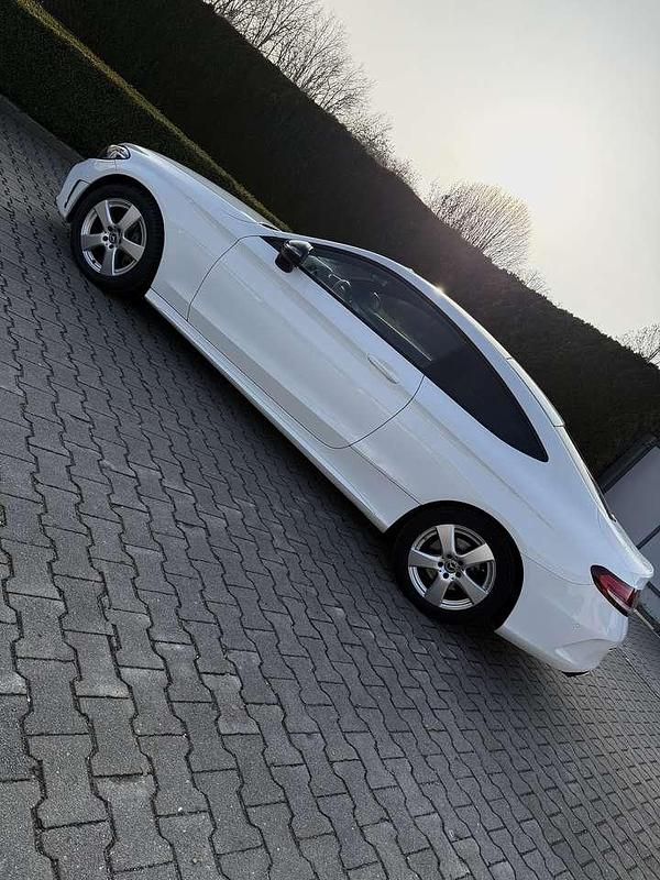Gebraucht Mercedes C200 184 PS (135 kW) 2019 Weiß Coupé