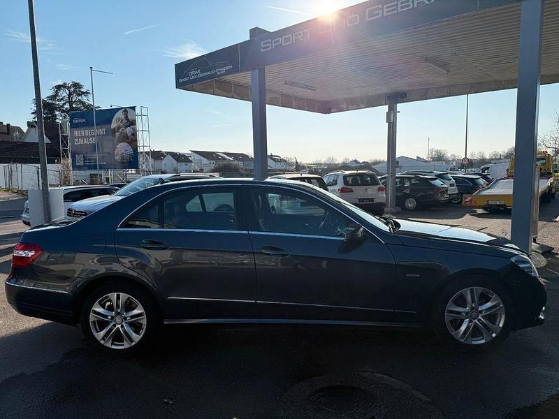 Gebraucht Mercedes E250 204 PS (150 kW) 2011 Grau Limousine