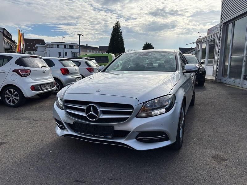 Gebraucht Mercedes C180 Avantgarde 156 PS (114 kW) 2015 Silber Limousine