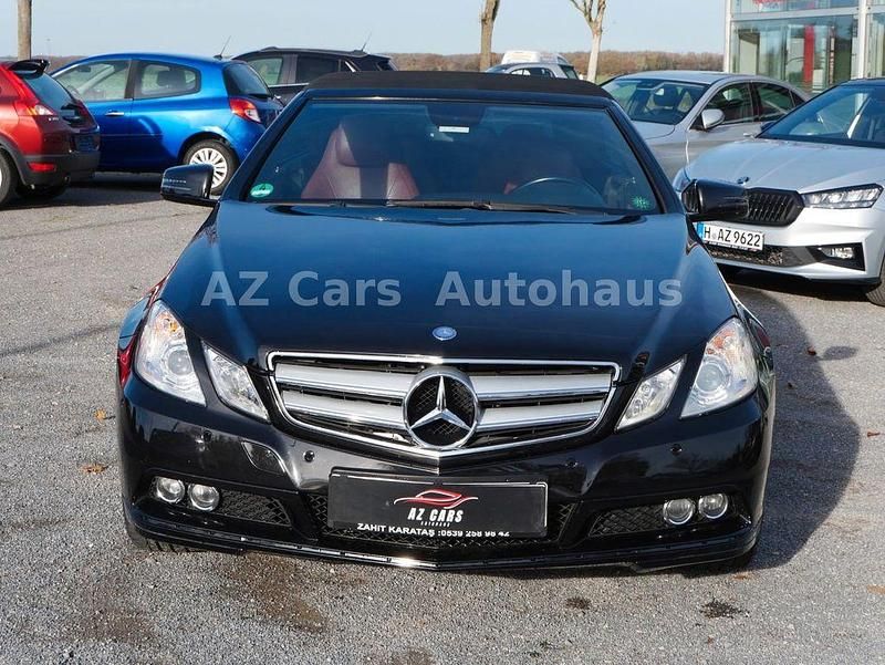 Gebraucht Mercedes E250 204 PS (150 kW) 2010 Schwarz Cabrio