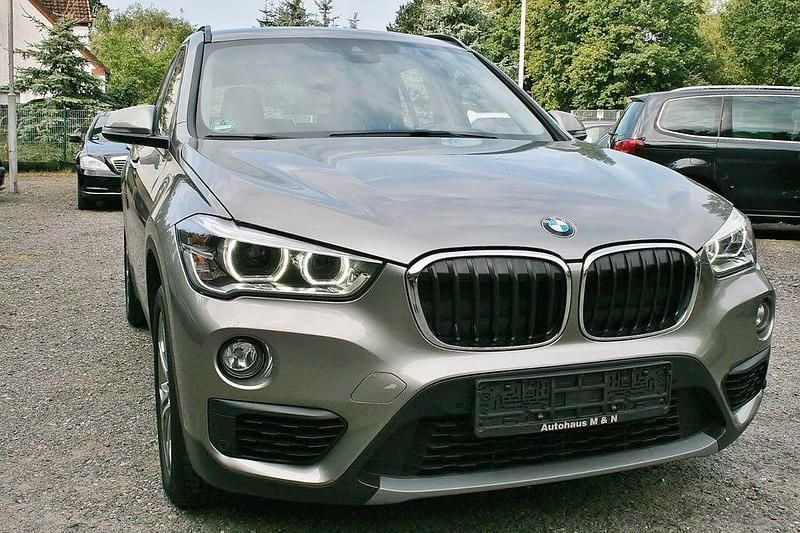 Silber Gebraucht 2019 BMW X1 Advantage SUV | 18.990 € (Guter Preis) - Bild 1/4