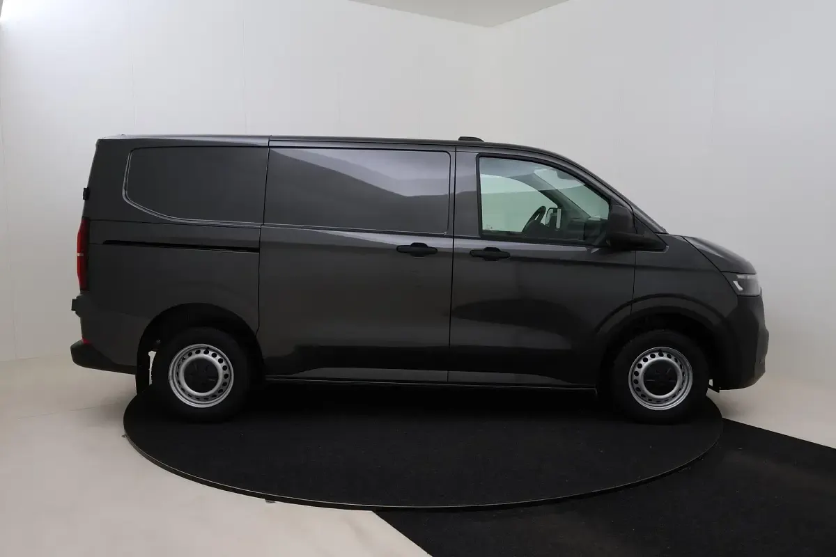 Neu VW Transporter 150 PS (110 kW) 2025 Midnight black metallic Van
