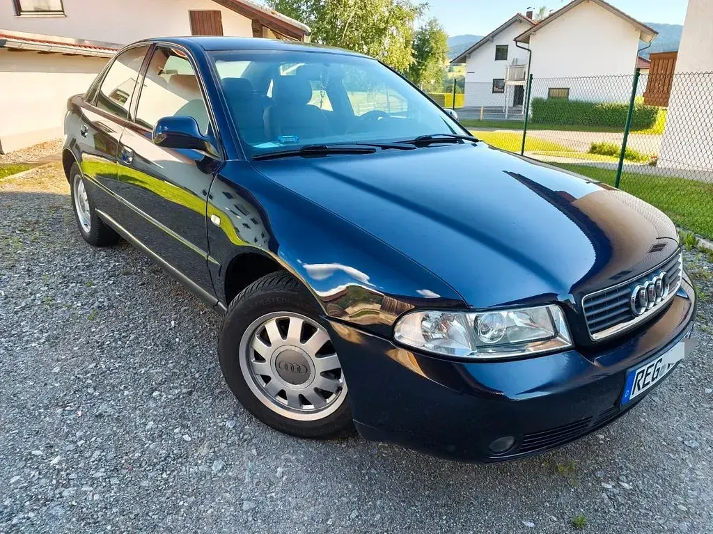 Gebraucht Audi A4 Basis 125 PS (91 kW) 1999 Blau Limousine
