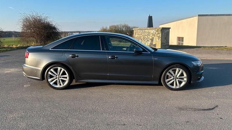 Gebraucht Audi A6 Ambiente 218 PS (160 kW) 2017 Grau Limousine