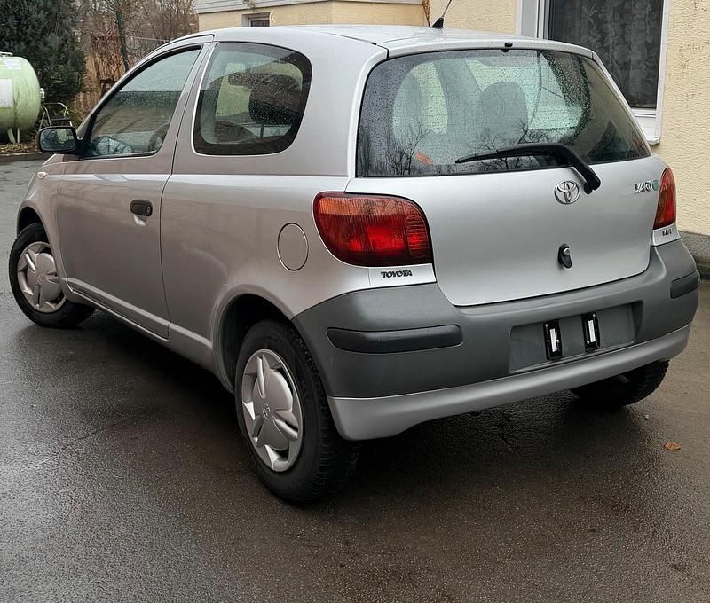 Gebraucht Toyota Yaris 65 PS (47 kW) 2003 Grau Kleinwagen