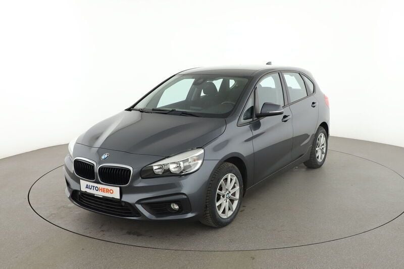 Grau Gebraucht 2015 BMW 218 Active Tourer Basis Van / Kleinbus | 12.450 € (Fairer Preis) - Bild 1/4