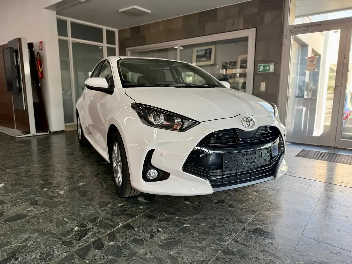 Neu Toyota Yaris Comfort 92 PS (67 kW) 2025 Super white 2 Kleinwagen