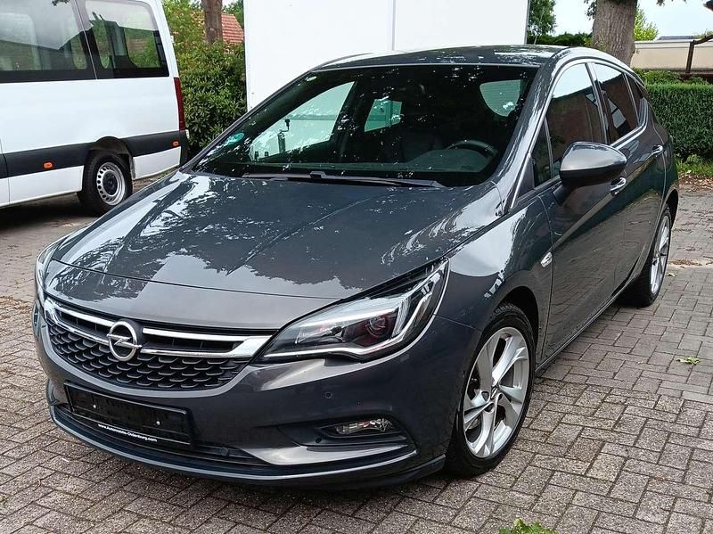 Grau Gebraucht 2016 Opel Astra Dynamic Limousine | 8.990 € (Fairer Preis) - Bild 1/4